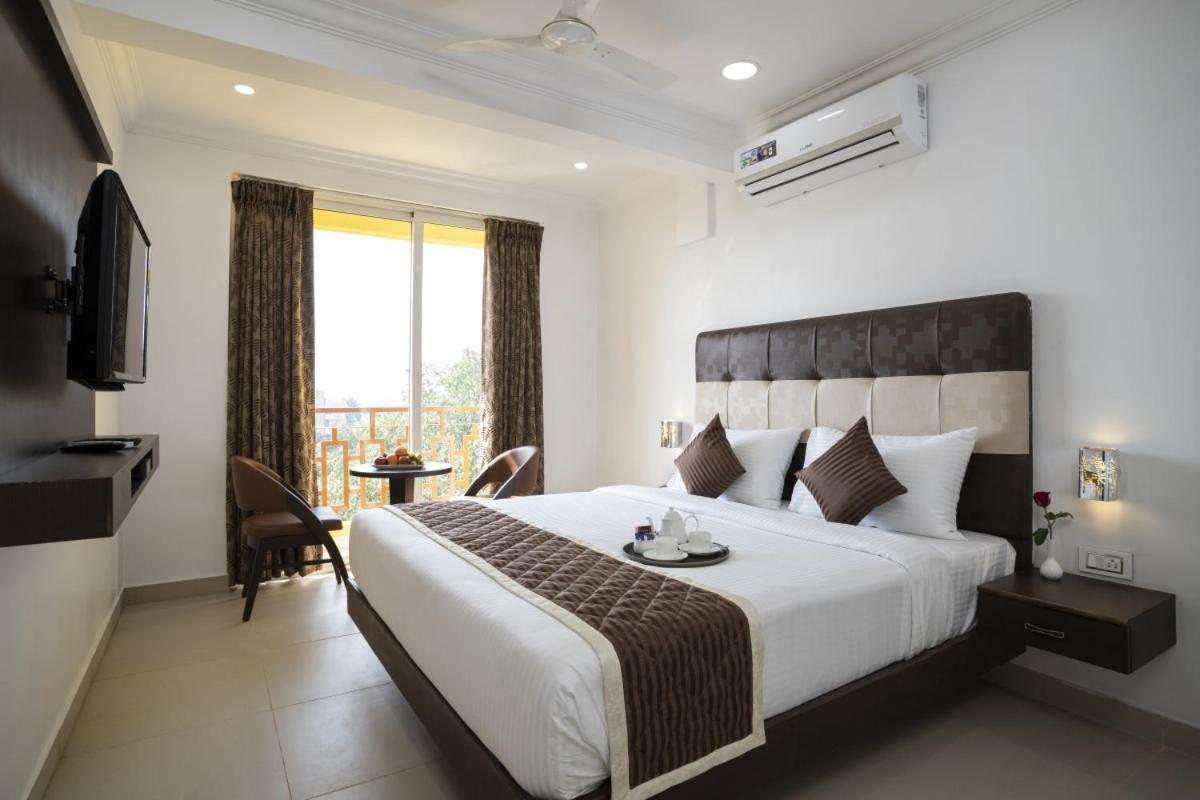 Sairaj Beach Resort Calangute Exteriör bild