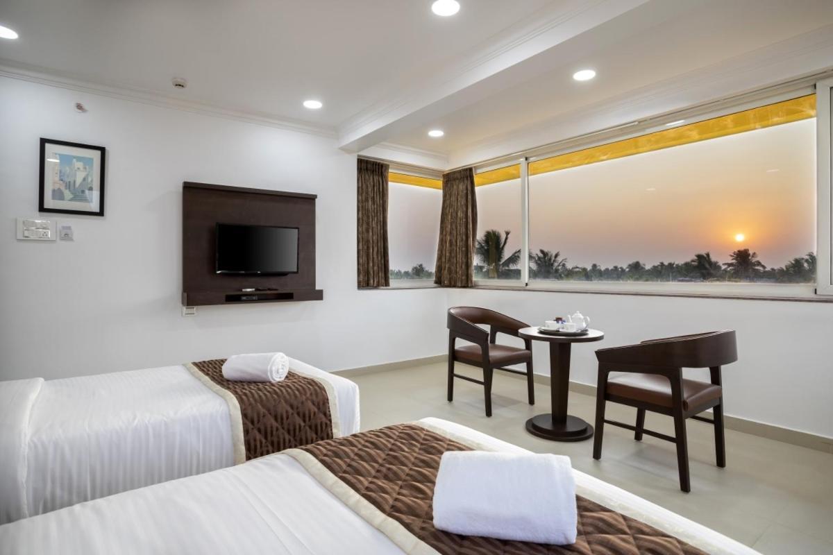 Sairaj Beach Resort Calangute Exteriör bild
